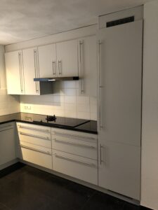 Lees meer over het artikel Van rode keuken naar K6 Grey: Keukenwrapping als slimme oplossing