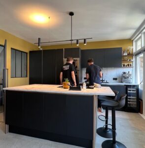 Lees meer over het artikel Stijl en sfeer: Hoe een keukenwrap warmte brengt in je huis