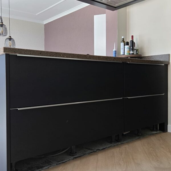 Keukenwrappen_Limburg_Keukentrend_Eiland_Zwart