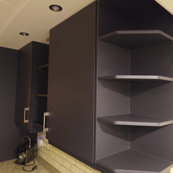 Keukenkast zwart gewrapt