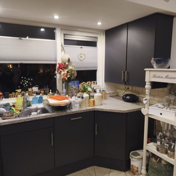 Zwarte keuken gewrapt