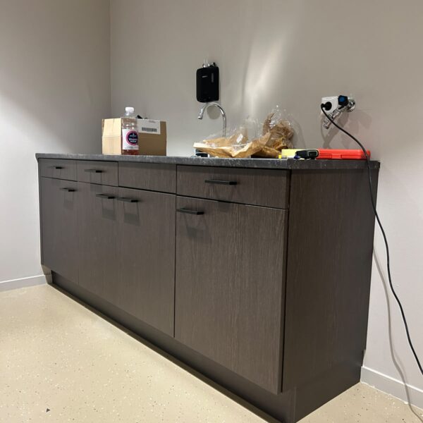 Bedrijfskeuken Den Hoorn wrapped met ZX157 Brownish Oak
