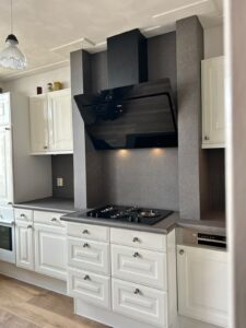 gewrapte nis om keukenplaat met Velum Dark