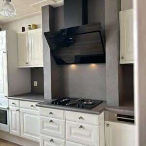 gewrapte nis om keukenplaat met Velum Dark